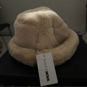Fashionova fuzzy beige hat never worn